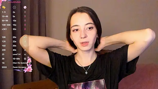 EvaBradley online show from October 2025 06:42:02 PM