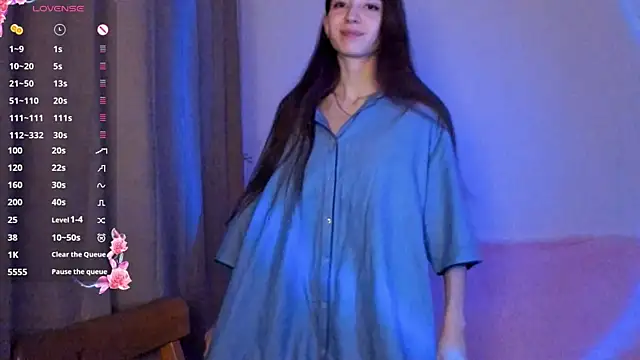 EvaBradley online show from November 2025 06:41:04 PM