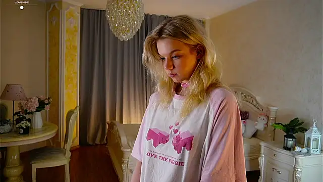 Snapshot of EdlinAlliston chatting on September 2025 02:40:01 PM EdlinAlliston online show from September 2025 02:40:01 PM