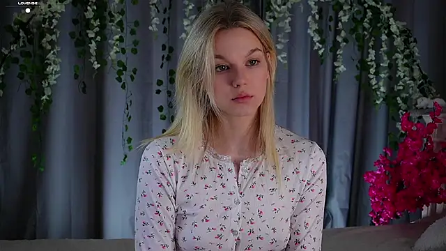 Snapshot of EdlinAlliston chatting on October 2025 12:47:01 PM EdlinAlliston online show from October 2025 12:47:01 PM