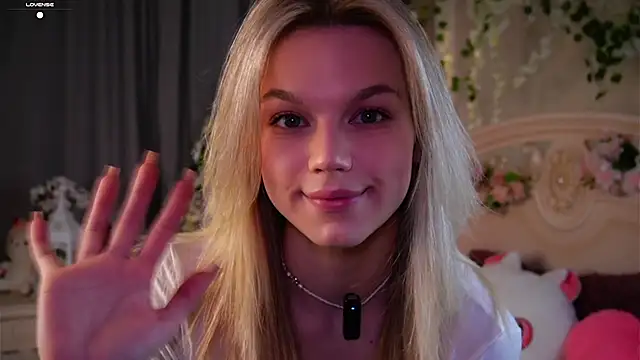 Snapshot of EdlinAlliston chatting on November 2025 02:17:02 PM EdlinAlliston online show from November 2025 02:17:02 PM