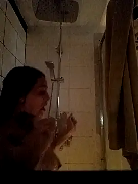 Snapshot of Canarybeauty95 chatting on November 2025 04:45:02 PM Canarybeauty95 online show from November 2025 04:45:02 PM