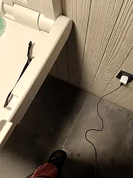 Snapshot of DrownMentallyyy chatting on January 2025 02:46:02 AM DrownMentallyyy online show from January 2025 02:46:02 AM