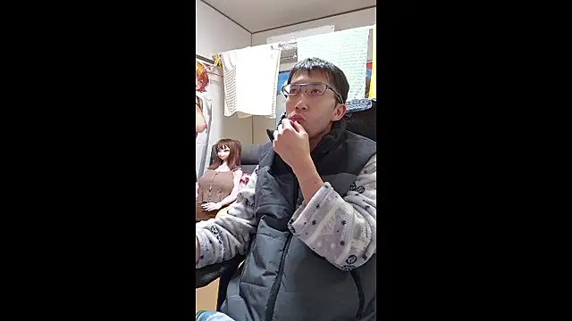 Snapshot of Aenbukkake_kai2 chatting on November 2025 03:36:01 PM Aenbukkake kai2 online show from November 2025 03:36:01 PM