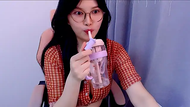 Snapshot of Little-sweet chatting on September 2025 03:20:01 AM Little-sweet online show from September 2025 03:20:01 AM