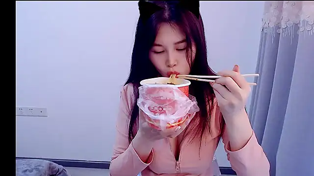 Snapshot of Little-sweet chatting on November 2025 01:08:01 AM Little-sweet online show from November 2025 01:08:01 AM