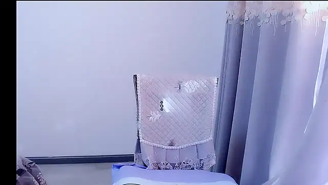 Snapshot of Little-sweet chatting on November 2025 01:27:01 AM Little-sweet online show from November 2025 01:27:01 AM