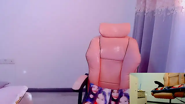 Snapshot of Little-sweet chatting on November 2025 01:41:02 AM Little-sweet online show from November 2025 01:41:02 AM