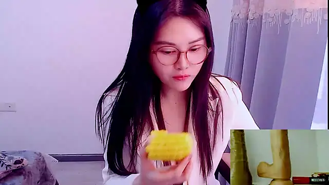 Snapshot of Little-sweet chatting on December 2025 03:34:02 AM Little-sweet online show from December 2025 03:34:02 AM