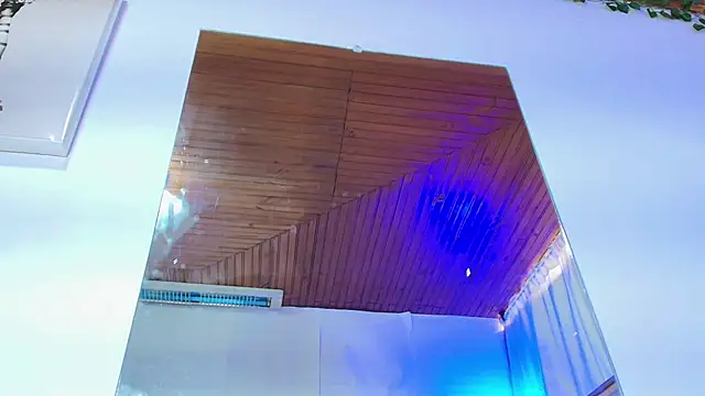 Naia x online show from November 2025 07:59:01 PM