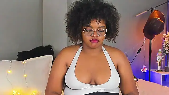 Snapshot of conielaurenth chatting on December 2024 01:07:01 AM conielaurenth online show from December 2024 01:07:01 AM