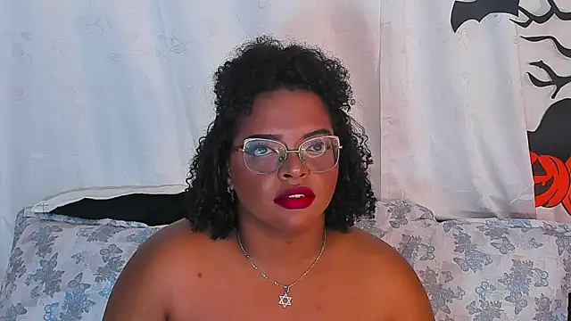 Snapshot of conielaurenth chatting on November 2025 11:01:02 AM conielaurenth online show from November 2025 11:01:02 AM