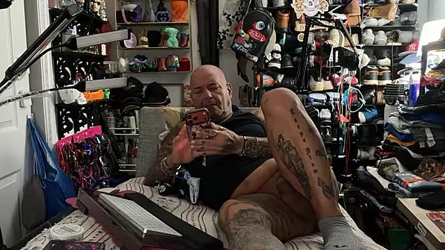 joeytatts66 online show from June 2026 01:37:01 AM