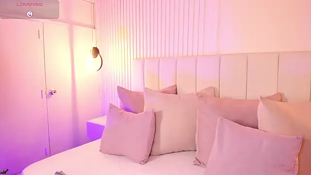 natali henao online show from October 2025 10:20:02 PM