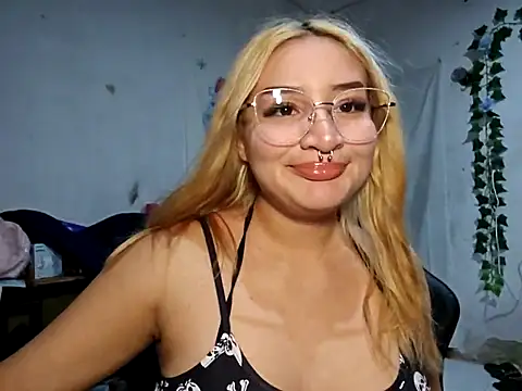 Snapshot of sadnessgyall chatting on January 2025 06:47:02 AM sadnessgyall online show from January 2025 06:47:02 AM