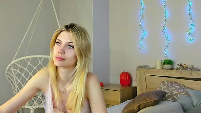 Snapshot of Cherry_Price chatting on May 2026 11:11:01 PM Cherry Price online show from May 2026 11:11:01 PM