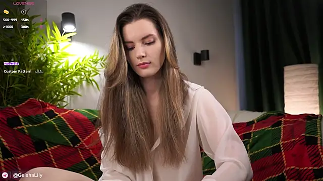 LoraDevon online show from May 2026 04:37:02 PM
