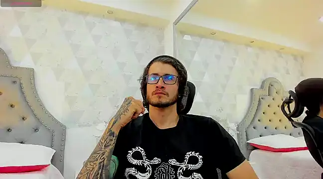 Loggan donnelly online show from January 2025 04:22:02 AM