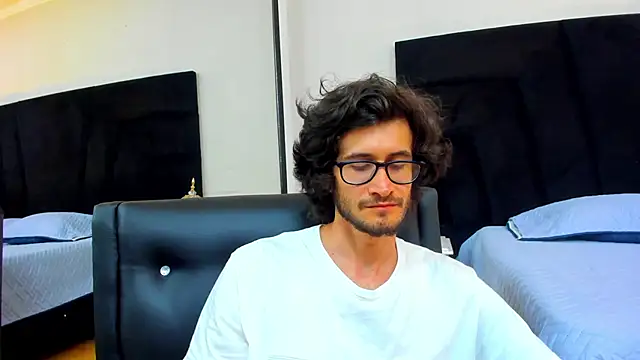 Loggan donnelly online show from February 2025 03:33:01 AM