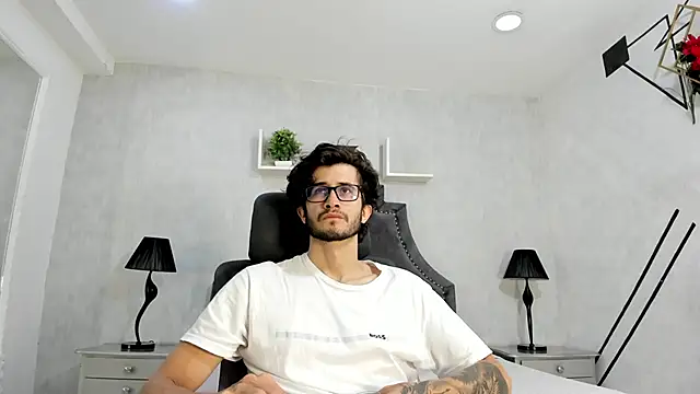 Loggan donnelly online show from October 2025 05:44:01 PM