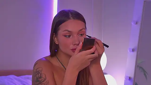 Snapshot of ViolaFlirt chatting on October 2025 04:07:02 AM ViolaFlirt online show from October 2025 04:07:02 AM