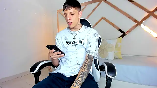 Adam hard  online show from September 2025 07:15:02 PM