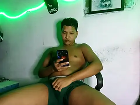 Snapshot of 628-andrew chatting on November 2025 01:03:02 AM 628-andrew online show from November 2025 01:03:02 AM