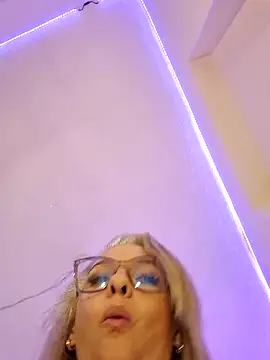 Snapshot of Aligoldbottom chatting on March 2025 05:31:02 AM Aligoldbottom online show from March 2025 05:31:02 AM