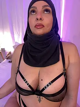 Snapshot of Aligoldbottom chatting on March 2025 05:50:02 PM Aligoldbottom online show from March 2025 05:50:02 PM