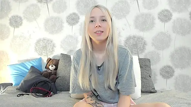 Snapshot of EngelFugler chatting on January 2025 12:14:01 PM EngelFugler online show from January 2025 12:14:01 PM