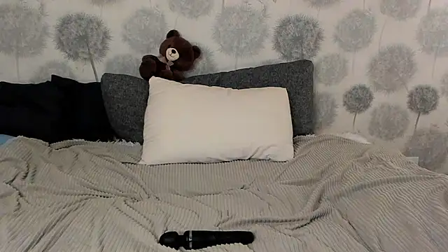 Snapshot of EngelFugler chatting on January 2025 03:01:01 PM EngelFugler online show from January 2025 03:01:01 PM