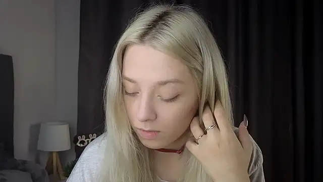 Snapshot of EngelFugler chatting on September 2025 11:31:02 AM EngelFugler online show from September 2025 11:31:02 AM