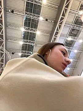 Lia  Love online show from December 2024 01:11:01 PM