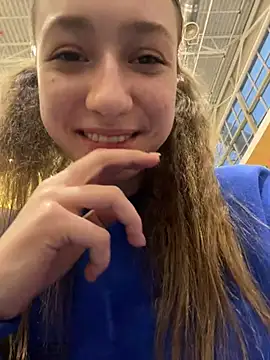 Lia  Love online show from December 2024 01:12:01 PM