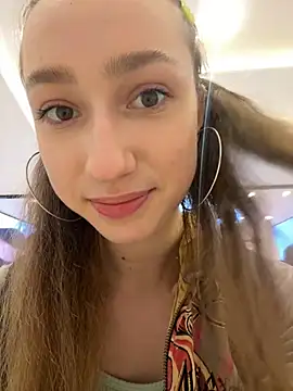 Lia  Love online show from December 2024 12:43:02 PM