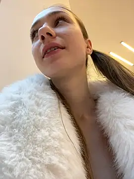 Lia  Love online show from January 2025 10:08:01 AM