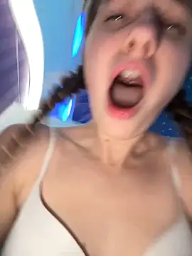 Lia  Love online show from February 2025 07:00:01 PM