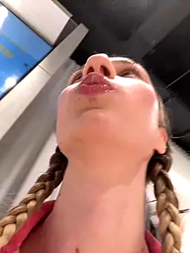 Lia  Love online show from September 2025 12:27:02 PM