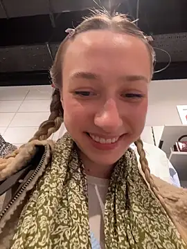 Lia  Love online show from October 2025 12:13:02 PM