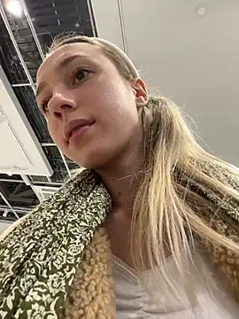 Lia  Love online show from October 2025 12:15:01 PM