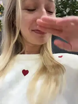 Lia  Love online show from November 2025 12:05:02 PM