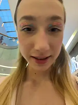 Lia  Love online show from November 2025 12:08:02 PM