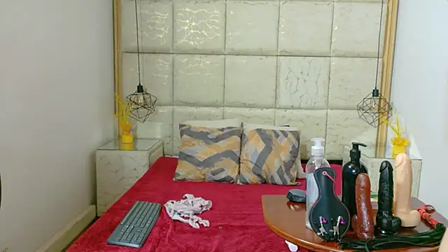 Snapshot of danna_flame chatting on November 2025 08:33:02 PM danna flame online show from November 2025 08:33:02 PM