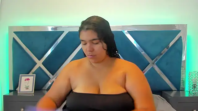 Tiffanymiller00 online show from July 2026 01:18:02 PM
