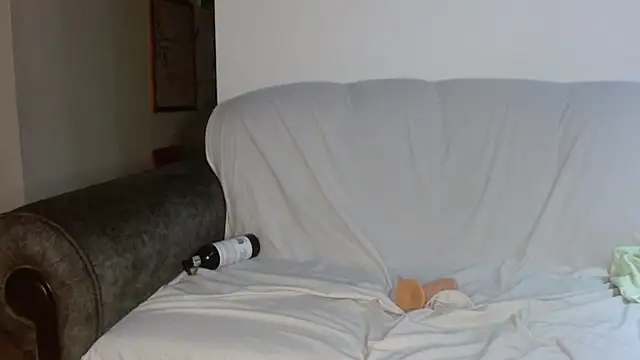 Snapshot of Vanessa_Aniston chatting on November 2025 08:57:01 AM Vanessa Aniston online show from November 2025 08:57:01 AM