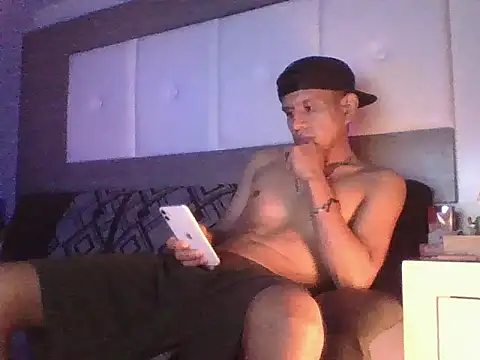 oiram27 online show from November 2025 06:49:02 AM