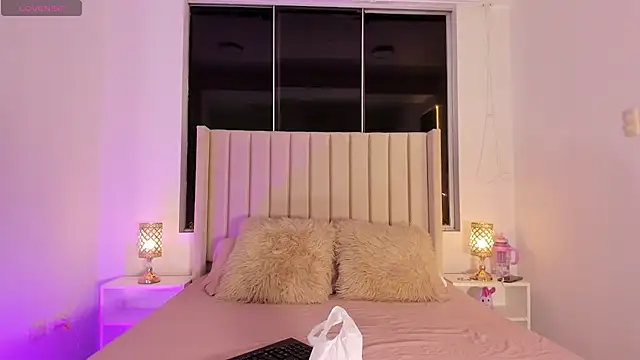 Aliison Smith online show from November 2025 04:34:02 AM