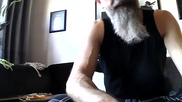 Snapshot of Kingsscepter chatting on February 2025 09:32:01 AM Kingsscepter online show from February 2025 09:32:01 AM