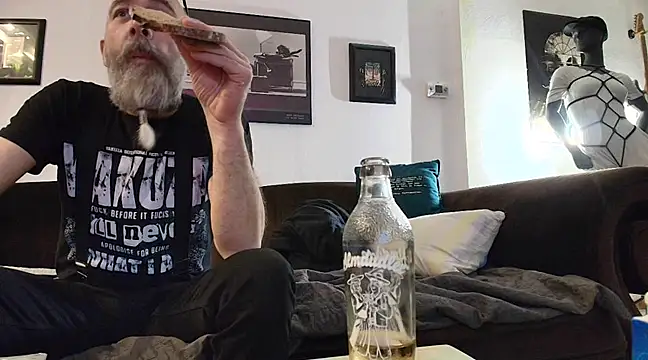 Snapshot of Kingsscepter chatting on February 2025 07:40:02 PM Kingsscepter online show from February 2025 07:40:02 PM