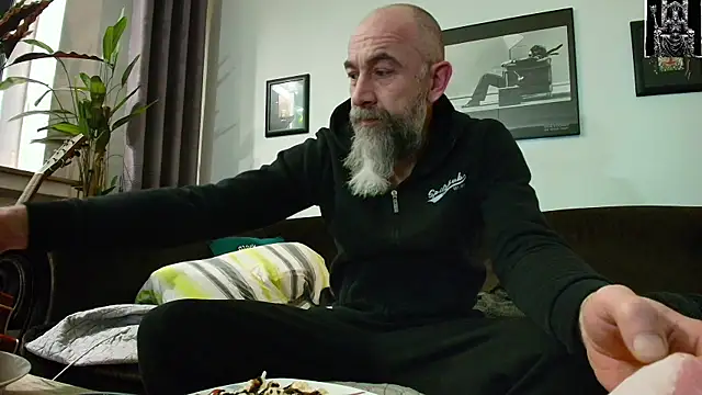 Snapshot of Kingsscepter chatting on February 2025 08:47:01 PM Kingsscepter online show from February 2025 08:47:01 PM